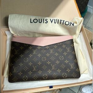 🎈SOLD🎈Louis Vuitton Daily pouch monogram